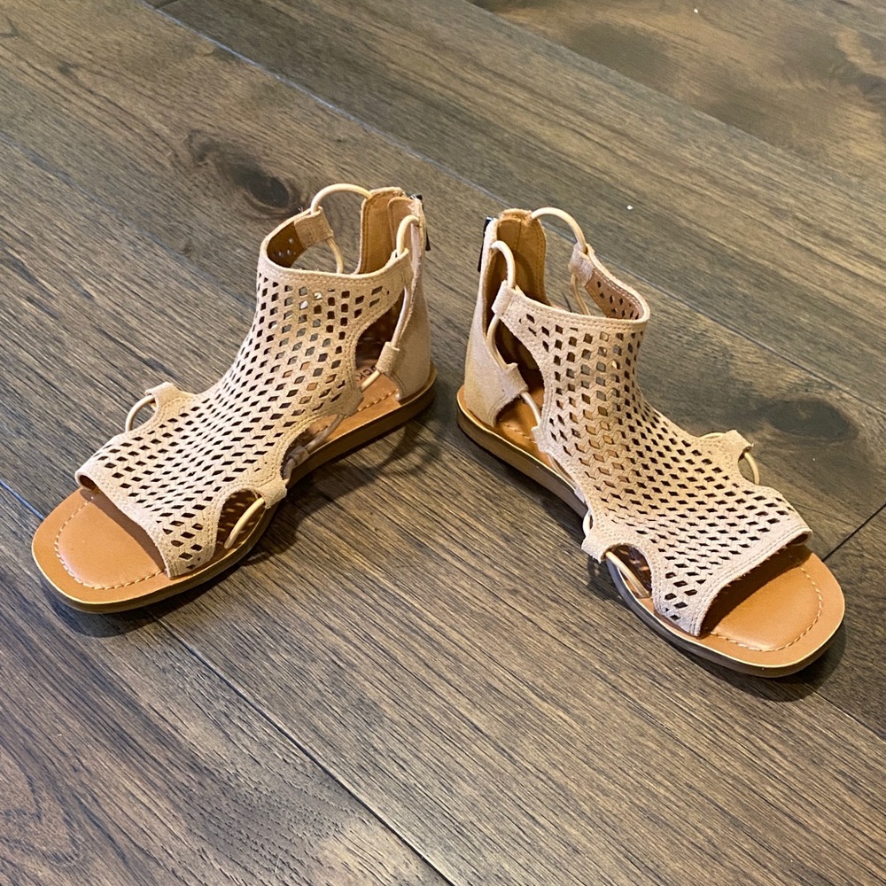 Lucky Brand Baldin Laser Cut Gladiator Tan Sandals - Picture 5 of 7